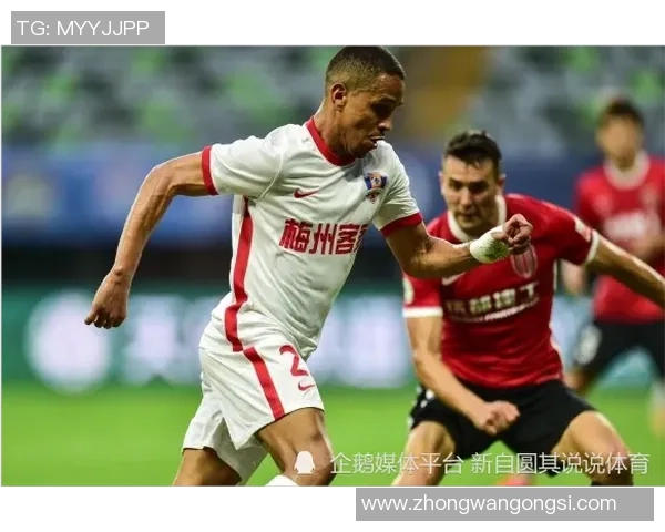 梅西在绿茵场上的精彩表现引领球队奋勇争胜的激动时刻 梅西在绿茵场上的精彩表现引领球队奋勇争胜的激动时刻